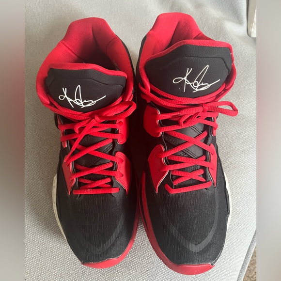 Nike Kyron Irving Infinity Custom High Tops - Picture 3 of 9